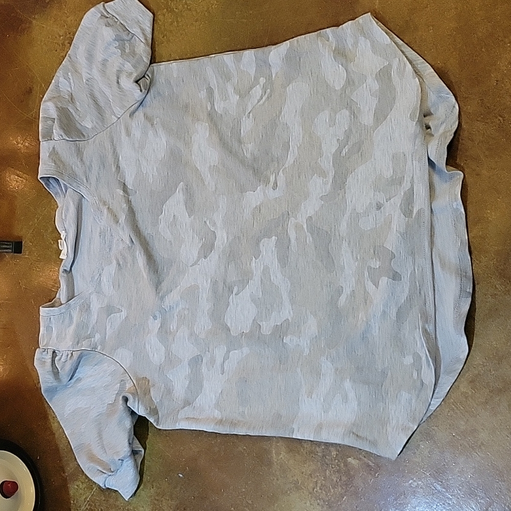 Jane and Delaney size large shirt